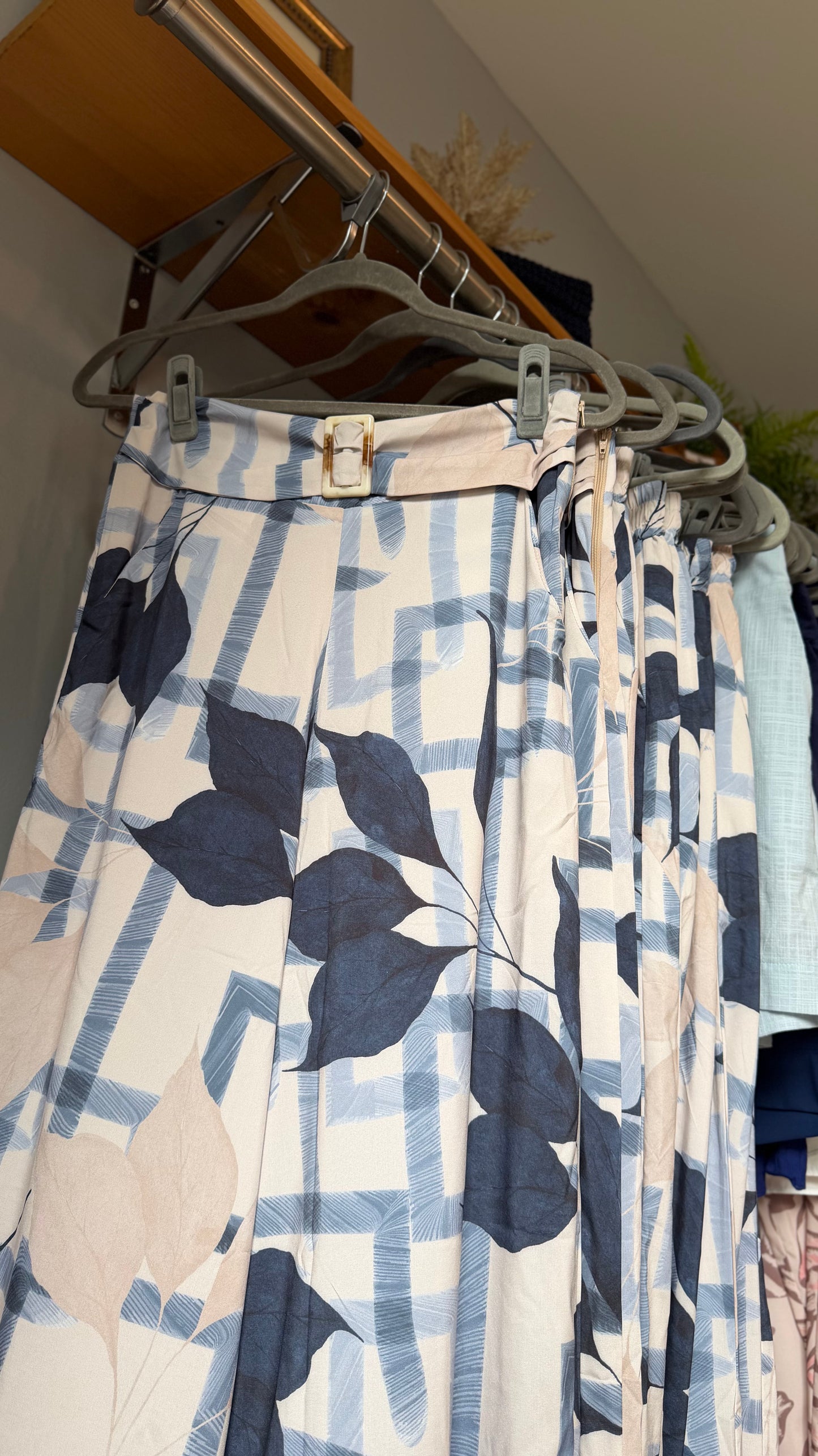 Silky Wide Pants with belt detail